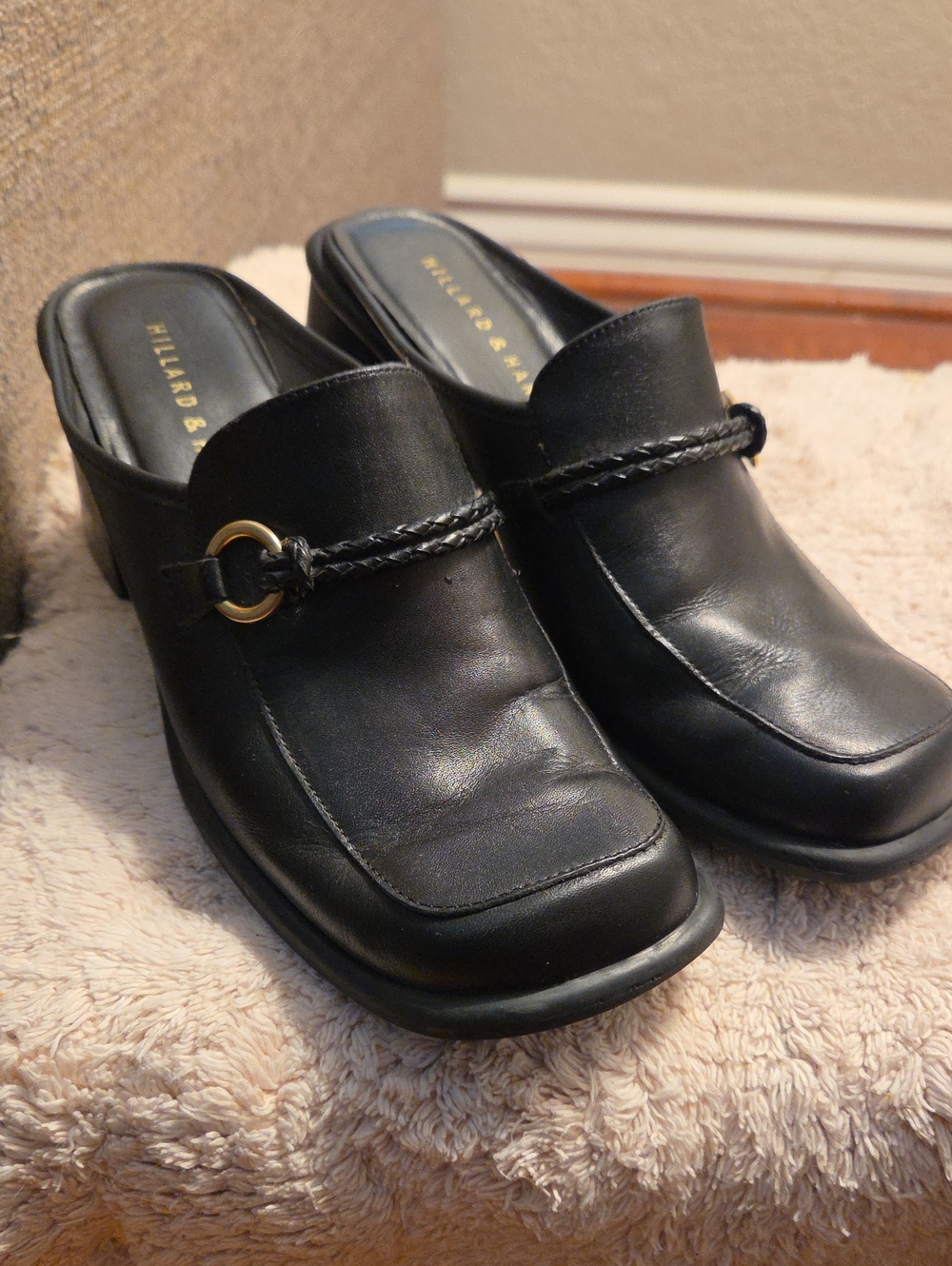 Hillard & Hanson Black Leather Braided-Accent Slip Mules with Gold Ring